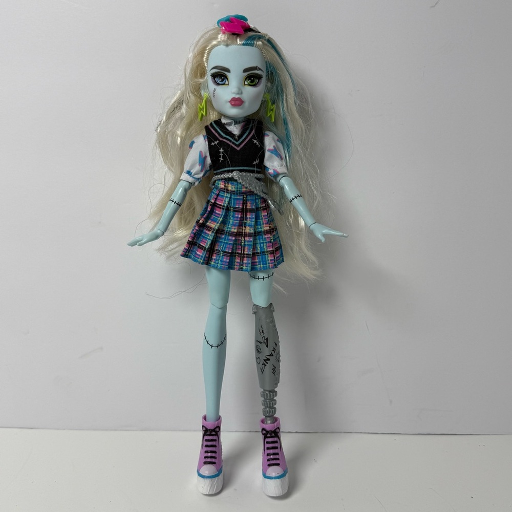 Monster High Doll G3 Frankie Stein Signature Core doll Clothing Streaked Hair